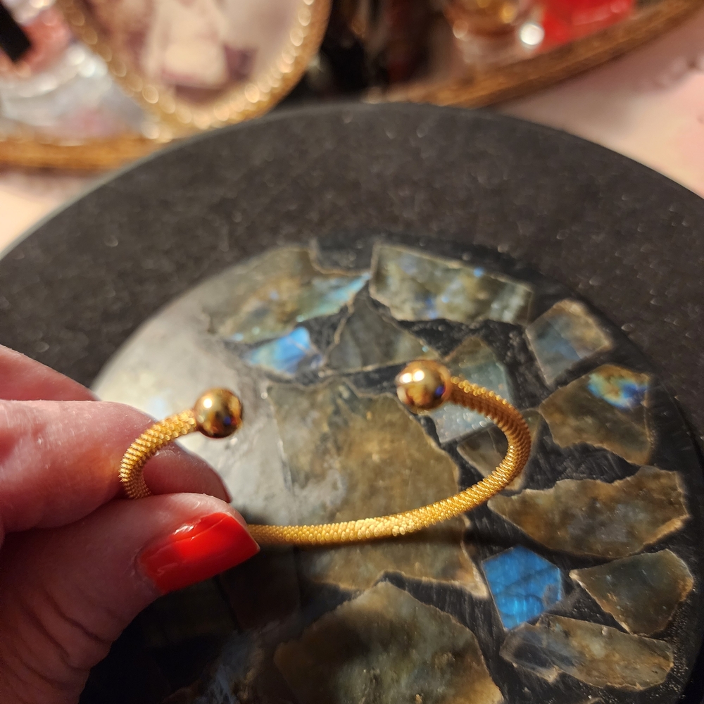 Chic Gold-Toned Women's Bracelet
